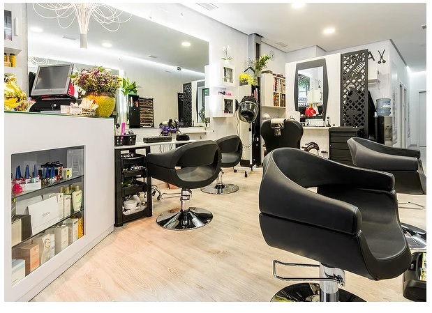 Licencia apertura centros de belleza en Málaga